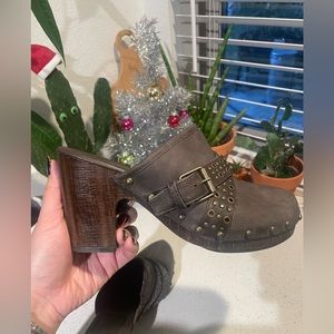 White Mountain clogs size 10